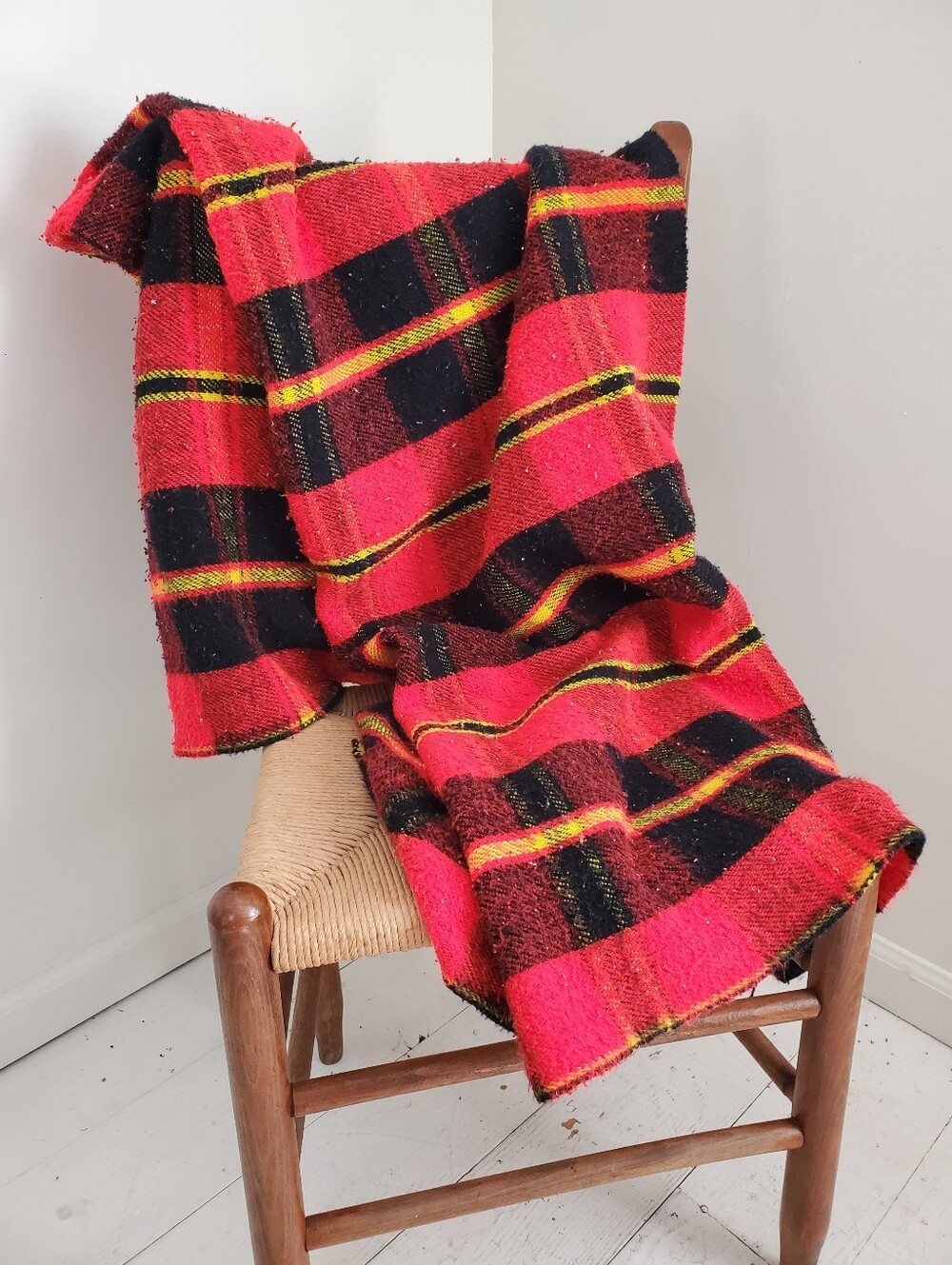 Vintage Red Black Yellow Plaid Fleece Campfire Throw Blanket Cabin Couch Topper
